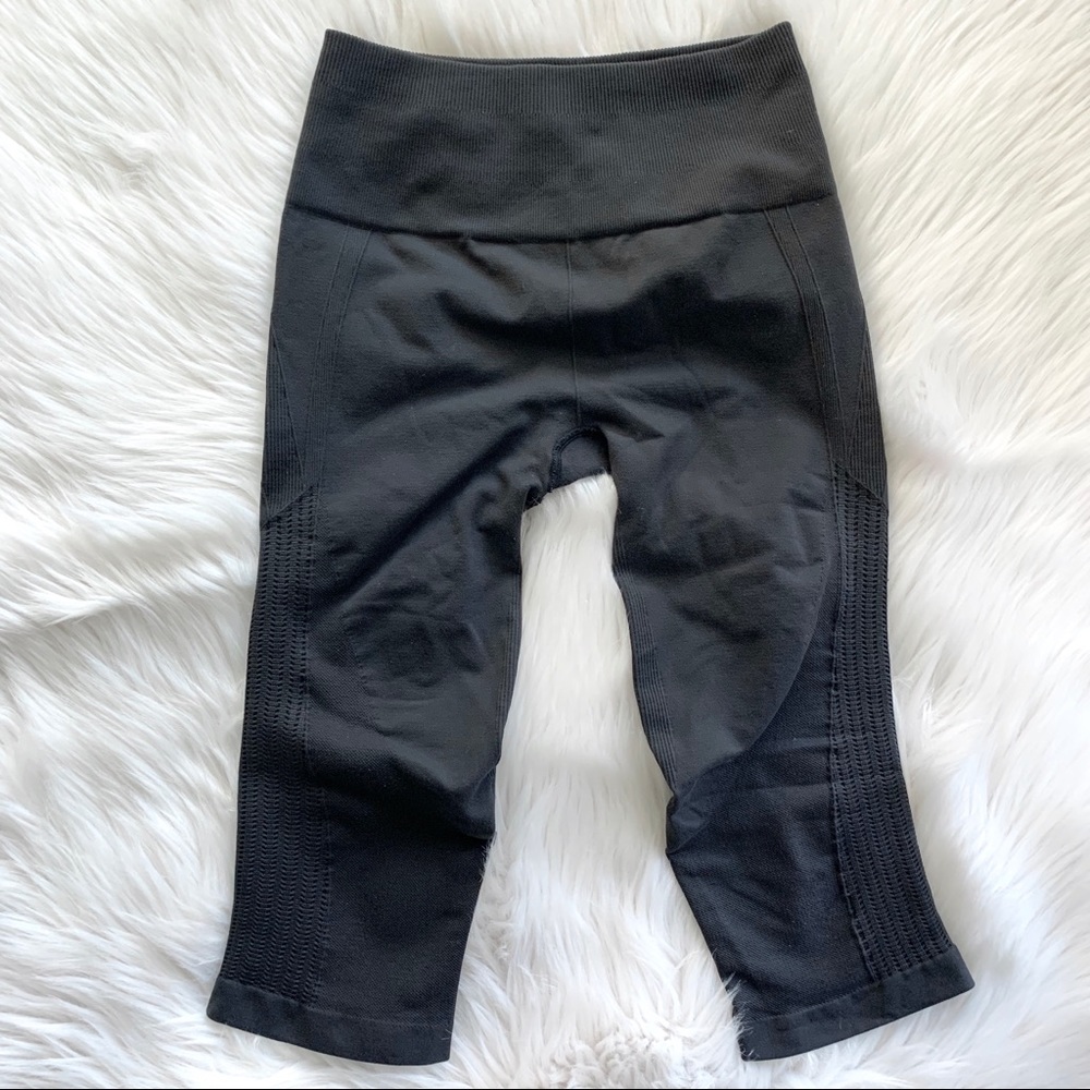 Lululemon Black Ventilated High Waist Crop Legging